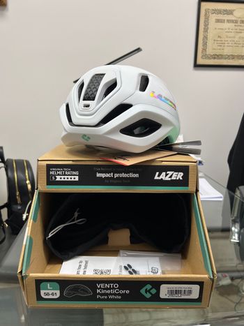 Used Lazer vento kineticore 2025 bike — image 1 of 5
