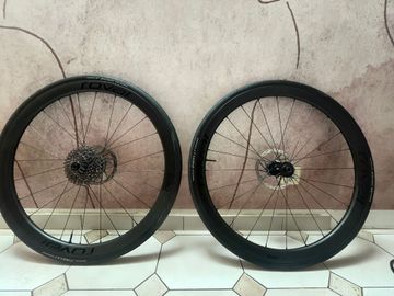 Used roval c38 carbone disque 2024 bike — image 1 of 3