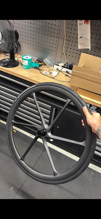 Used Shimano 6 Spoke 2025 bike — image 2 of 5
