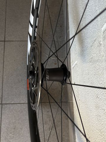 Tweedehands Zipp 303 firecrest sv 2025 bike — afbeelding 6 van 6