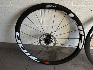 Tweedehands Zipp 303 firecrest sv 2025 bike — afbeelding 3 van 6