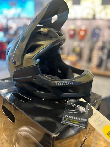 Tweedehands MET Parachute Mcr Mips 2024 bike — afbeelding 2 van 3