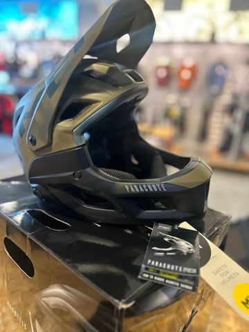 Used MET Parachute Mcr Mips 2024 bike — image 2 of 3