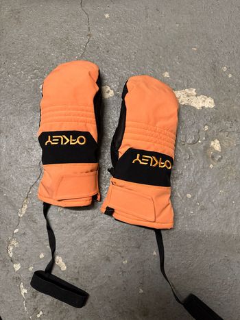 Used oakley gloves 2024 Wintersport Clothing
