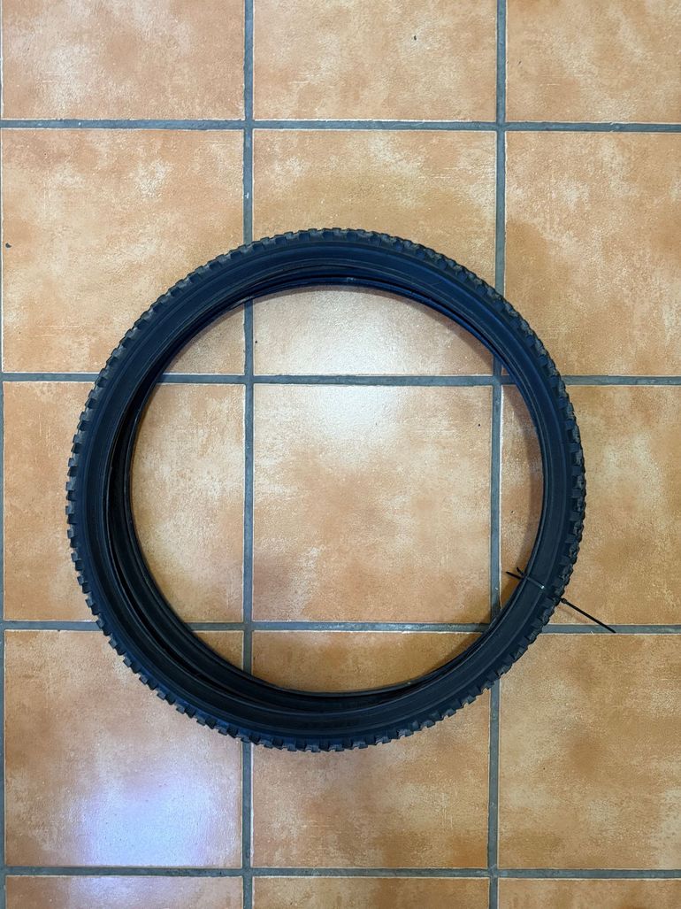 Used Maxxis MTB 2000 bike — image 1 of 6