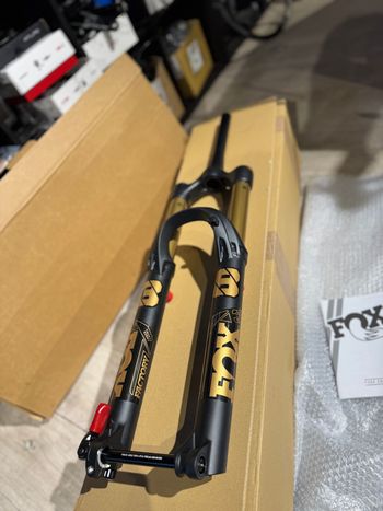 Used Fox Fox 38 Factory Kashima . Grip 2 2025 bike — image 8 of 13