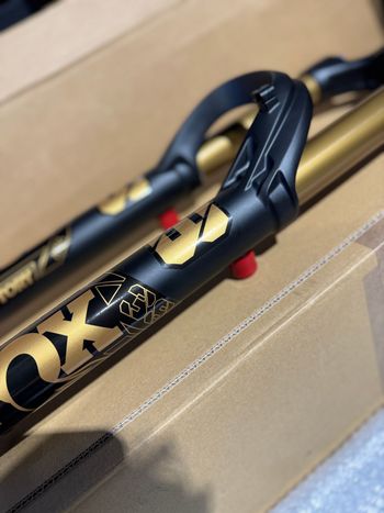 Used Fox Fox 38 Factory Kashima . Grip 2 2025 bike — image 2 of 13