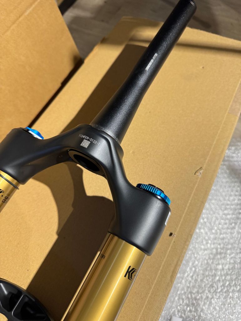 Used Fox Fox 38 Factory Kashima . Grip 2 2025 bike — image 10 of 13