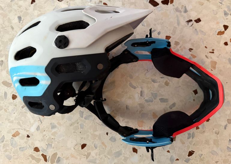 Used Bell Super mips bike — image 2 of 4