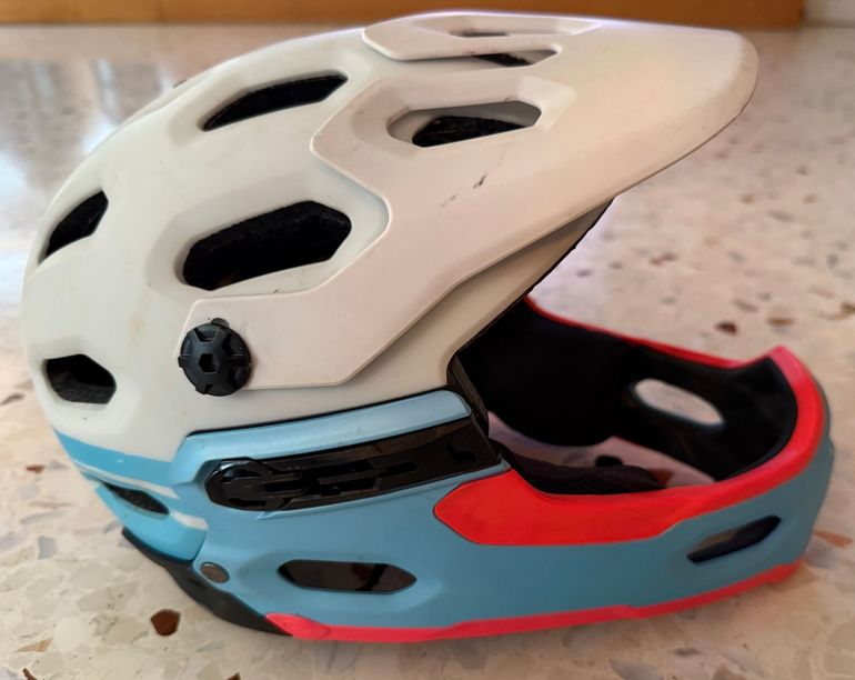 Used Bell Super mips bike — image 1 of 4