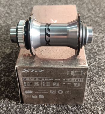シマノXTR HB-M9110-B 28H 新品 XTR フロントハブ 110x15 mm E-スルー