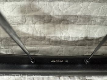 Used Mavic Allroad SL 2023 bike — image 3 of 20