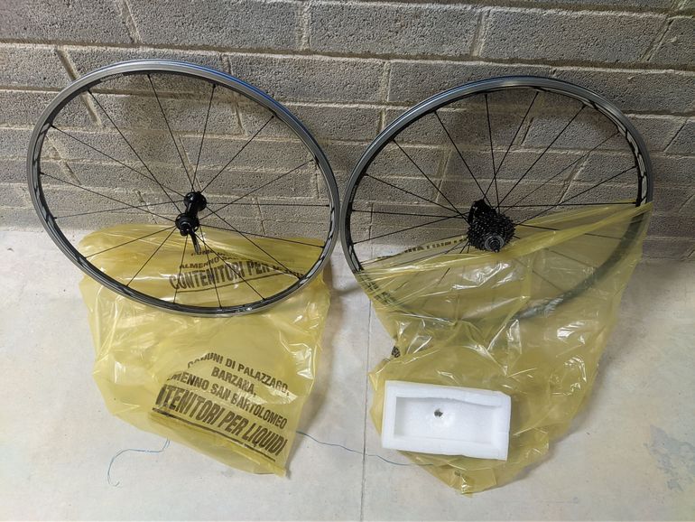 Used Shimano Shimano rs 81 c25 2015 bike — image 4 of 6