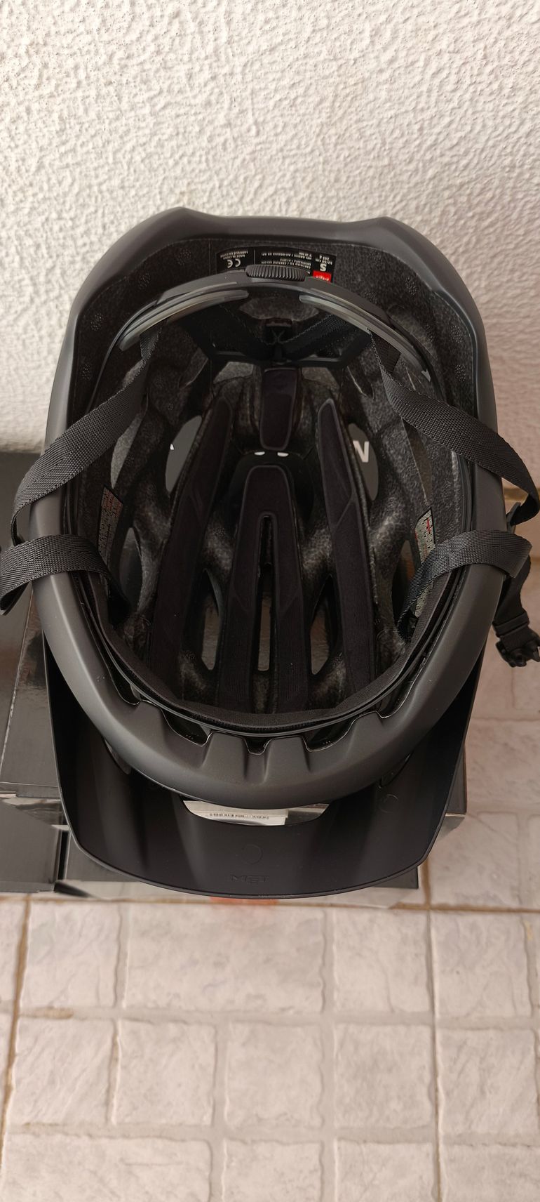 Used MET Veleno bike — image 4 of 8