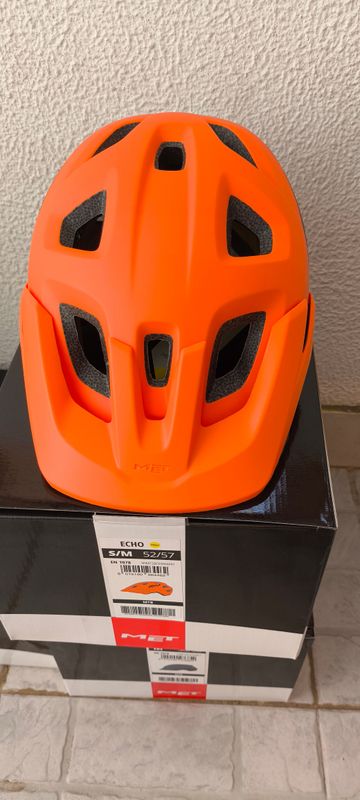 MET ECho Mips Cycling Accessories d'occasion