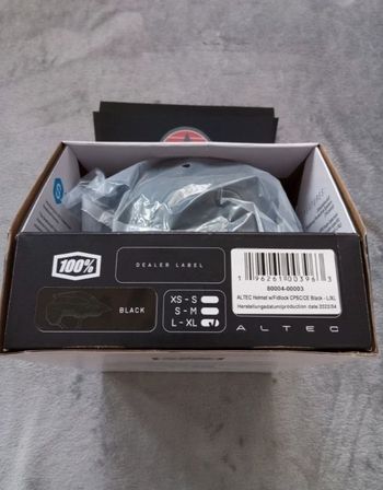 Used 100% Altec Fidlock Helmet L/XL 2025 bike — image 3 of 9