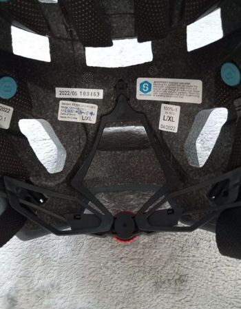 Used 100% Altec Fidlock Helmet L/XL 2025 bike — image 8 of 9
