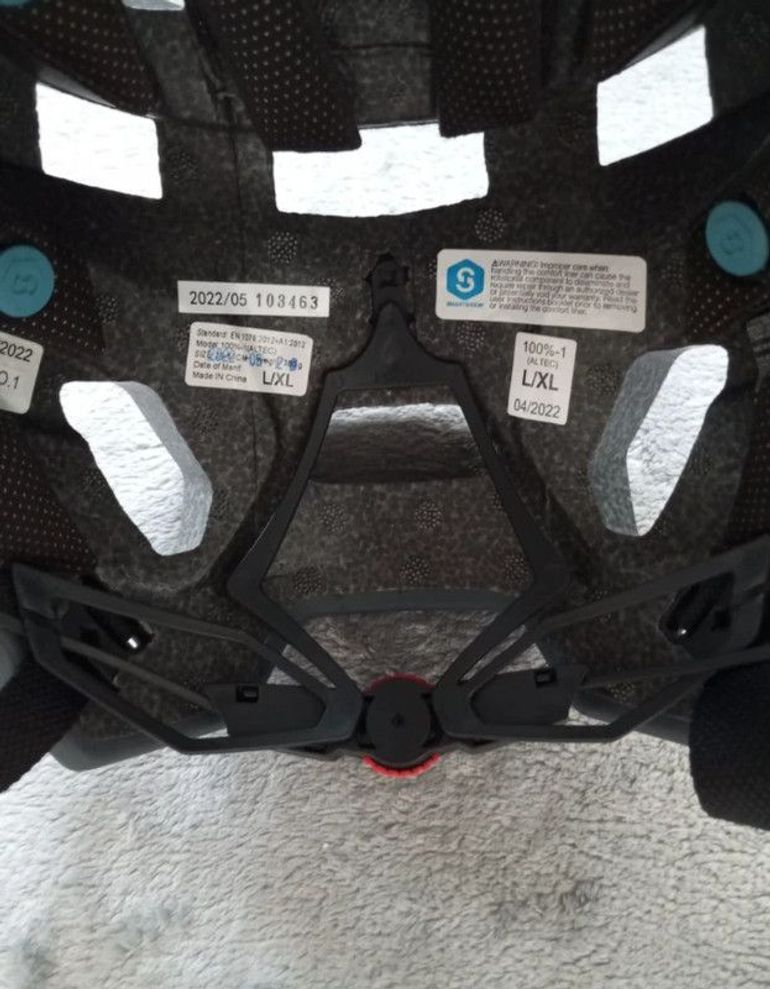 Used 100% Altec Fidlock Helmet L/XL 2025 bike — image 8 of 9