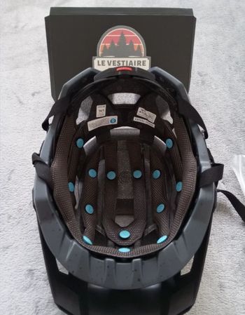 Used 100% Altec Fidlock Helmet L/XL 2025 bike — image 7 of 9