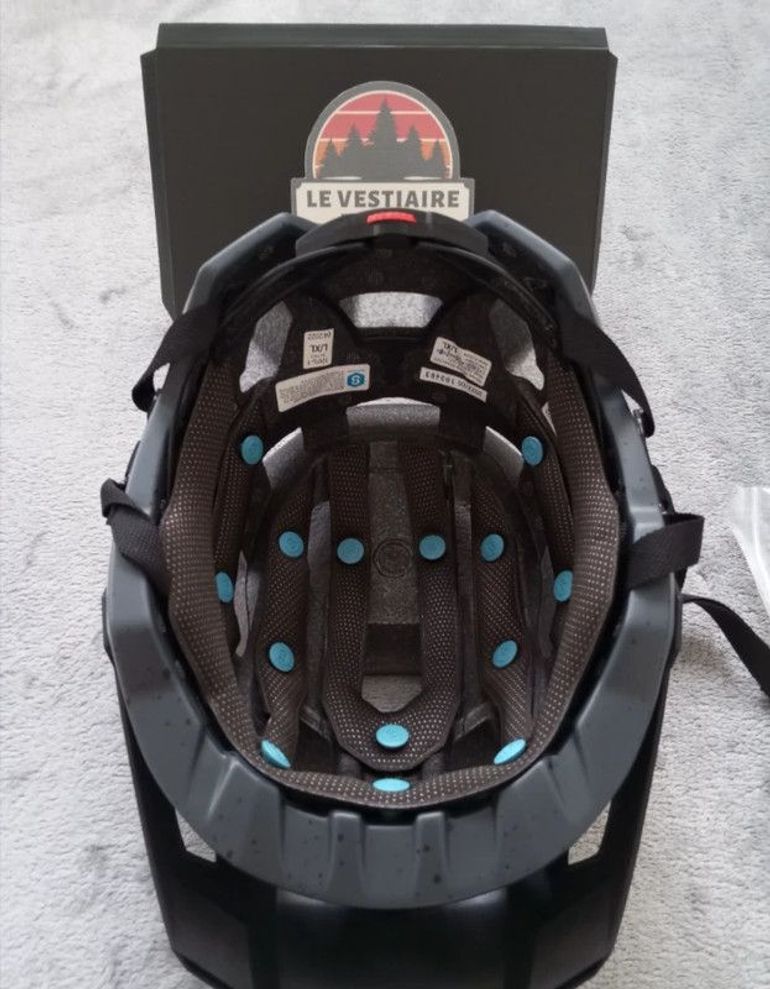 Used 100% Altec Fidlock Helmet L/XL 2025 bike — image 7 of 9