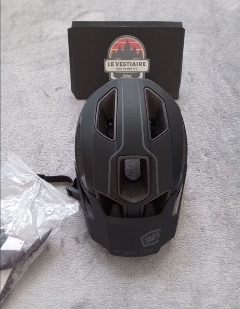 Used 100% Altec Fidlock Helmet L/XL 2025 bike — image 4 of 9