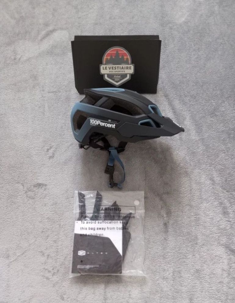 Used 100% Altec Fidlock Navy Fade XS/S 2025 bike — image 1 of 12