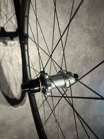 Brugt Tune Reserve 34/37, tune naven 2025 bike — billede 4 af 7
