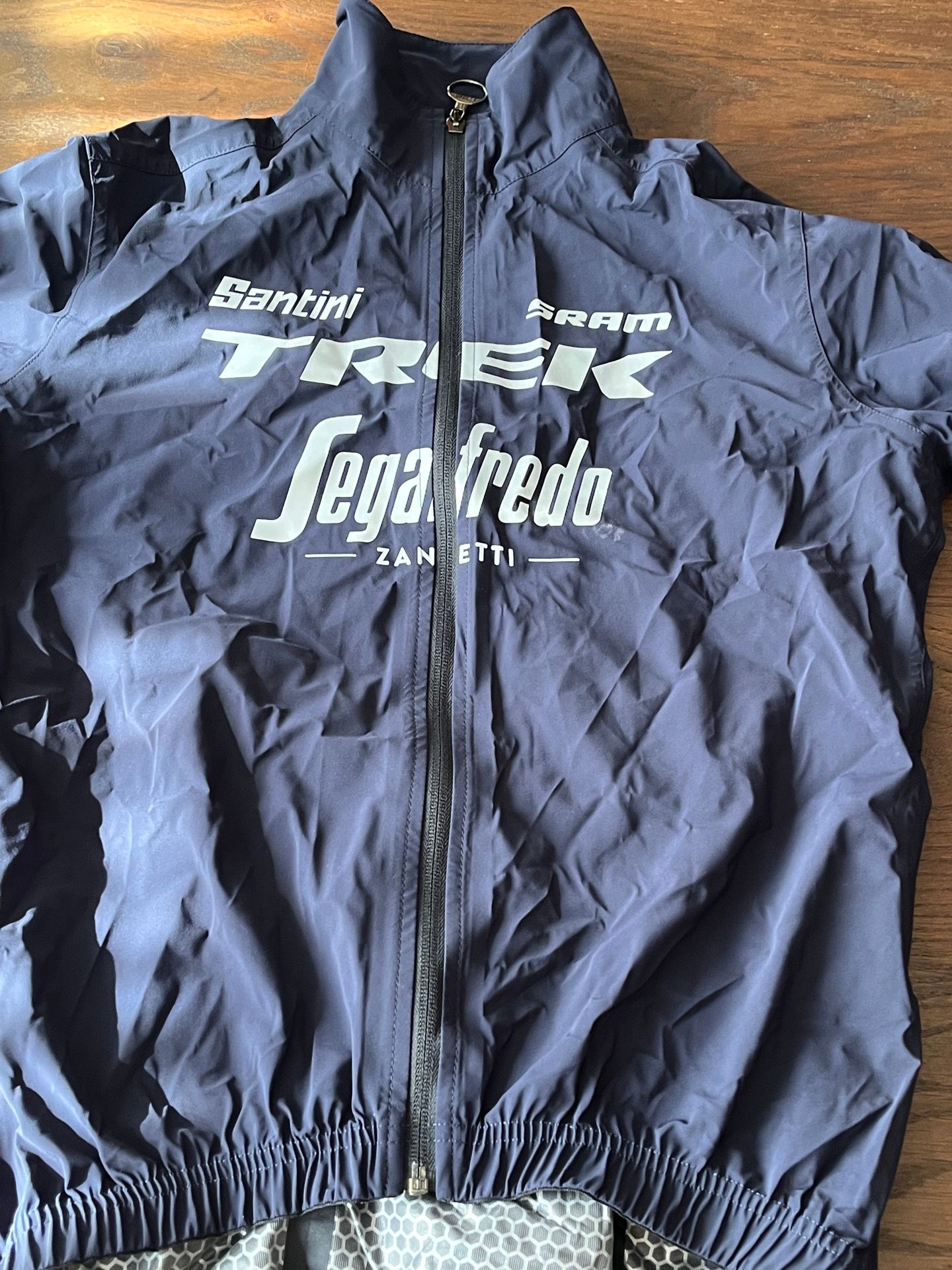 ウェア Santini Rome Jacket TREK-Segafredo Santini Trek-Segafredo Rome Lifestyle Jacket - Trek Bikes (INE)