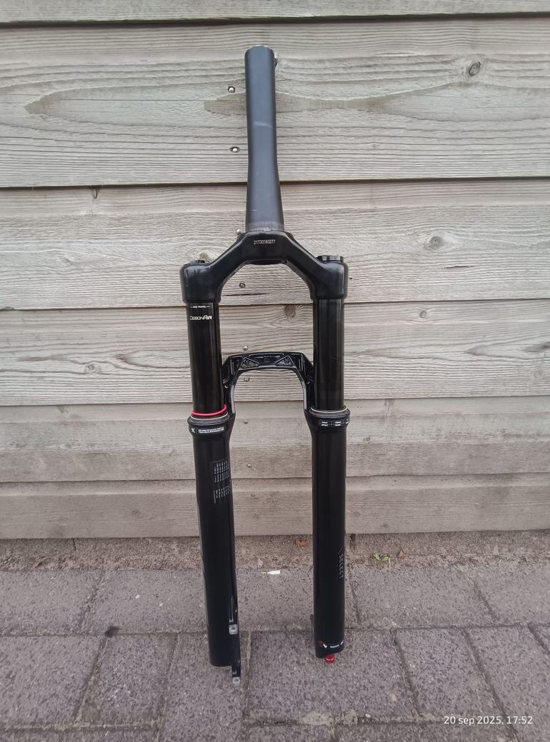 Fourche RockShox ZEB Select, 170mm Débattement, Axe Boost 15x110 Maxle Stealth, Occasion
