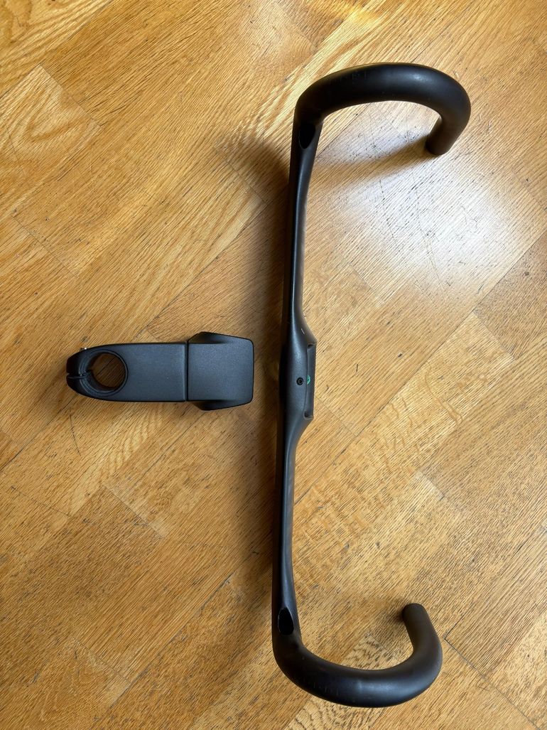 Used Trek OCLV CARBON 2022 bike — image 3 of 7