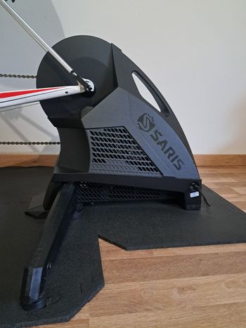 Used saris H3 smart trainer h3 2020 bike — image 2 of 2