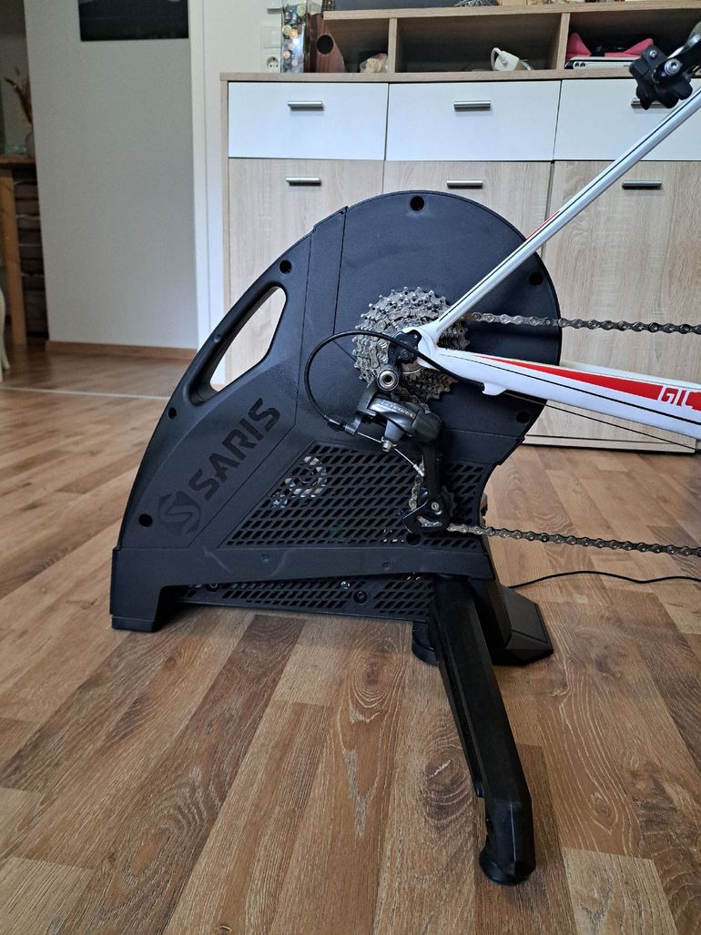 Used saris H3 smart trainer h3 2020 bike — image 1 of 2