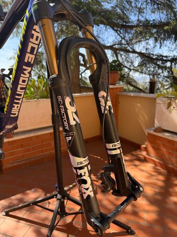 Used Fox sc 32 factory 2020 bike — image 1 of 3