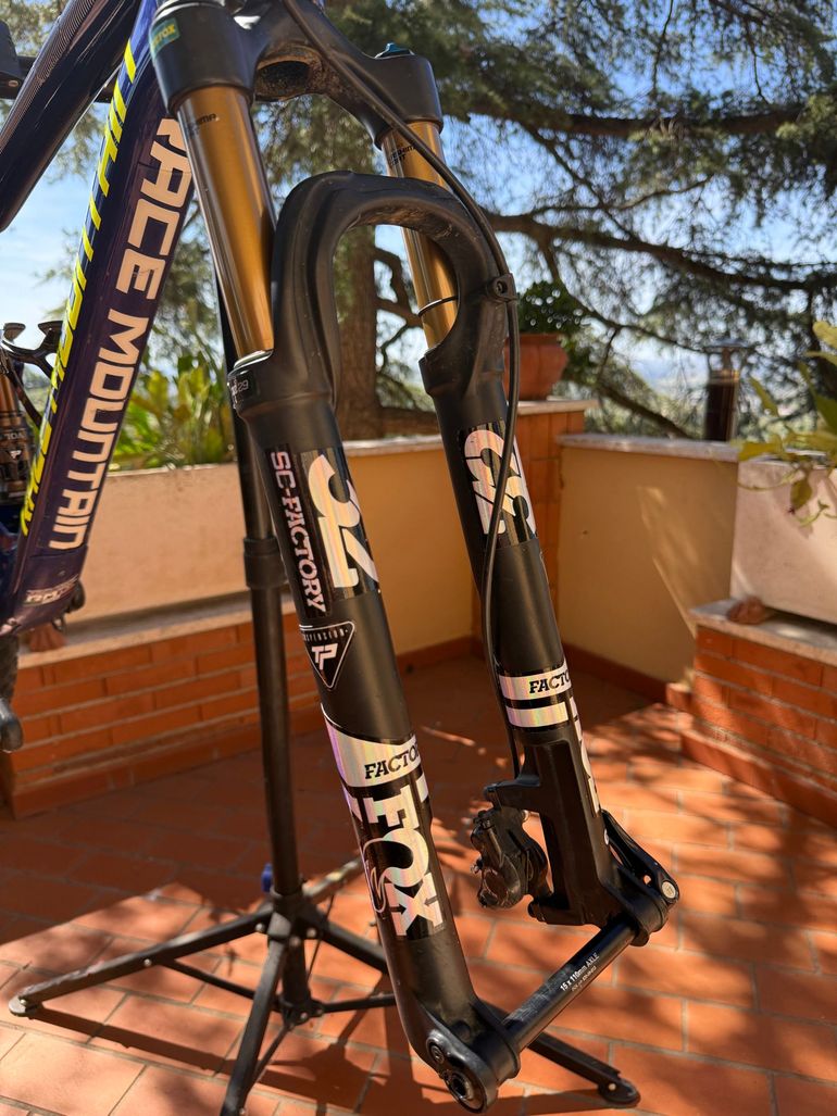 Used Fox sc 32 factory 2020 bike — image 1 of 3