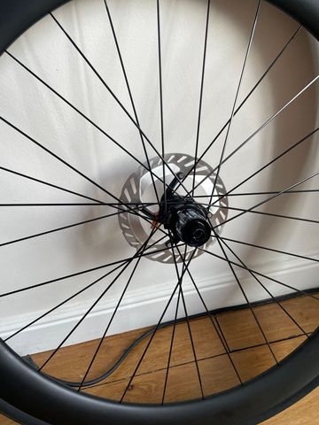 Brugt Dt Swiss CRD 501 by DT Swiss 50mm NEUF + DISQUES + PNEUS 2025 bike — billede 7 af 8