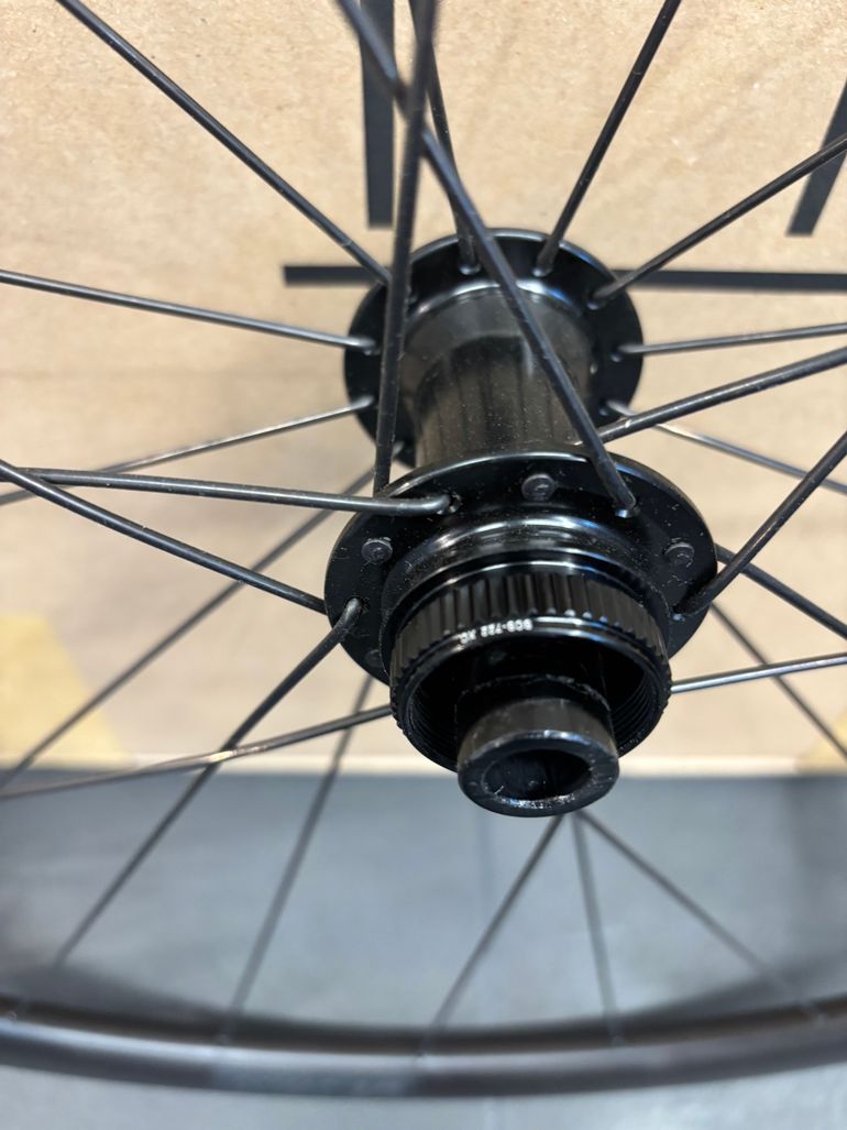 Used Dt Swiss DT Swiss R470 Alloy Tubeless Clincher Disc Brake Wheelset 2025 bike — image 3 of 6