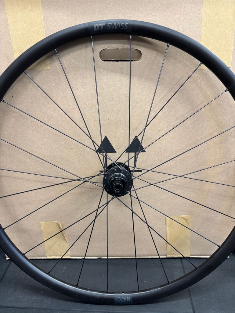 Used Dt Swiss DT Swiss R470 Alloy Tubeless Clincher Disc Brake Wheelset 2025 bike — image 1 of 6