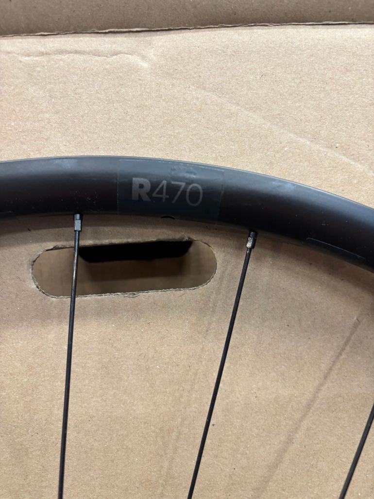 Used Dt Swiss DT Swiss R470 Alloy Tubeless Clincher Disc Brake Wheelset 2025 bike — image 6 of 6