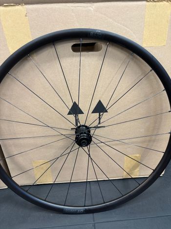 Used Dt Swiss DT Swiss R470 Alloy Tubeless Clincher Disc Brake Wheelset 2025 bike — image 2 of 6