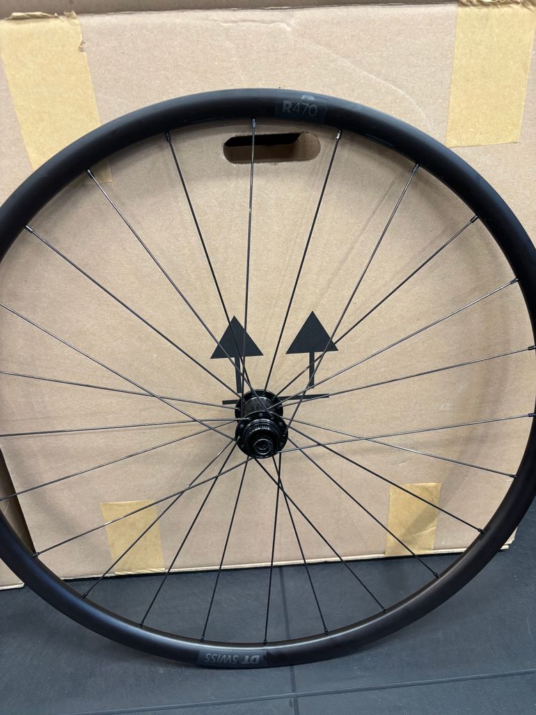 Used Dt Swiss DT Swiss R470 Alloy Tubeless Clincher Disc Brake Wheelset 2025 bike — image 2 of 6