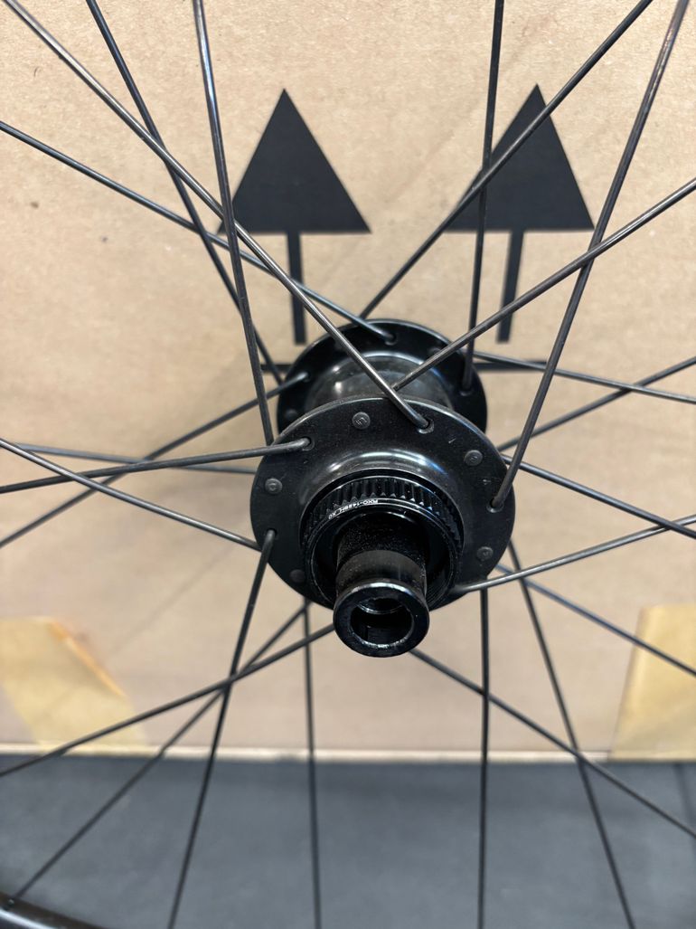 Used Dt Swiss DT Swiss R470 Alloy Tubeless Clincher Disc Brake Wheelset 2025 bike — image 5 of 6