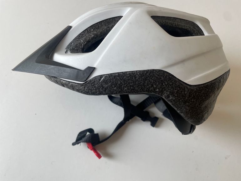 Used Decathlon Rockrider ST MTB Helmet White 2024 bike — image 2 of 4