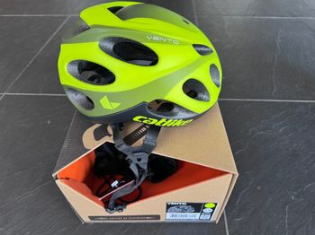 Used Catlike Vento, size S, fits 51-54cm, 50% off, NEW!! 2023 bike — image 2 of 2