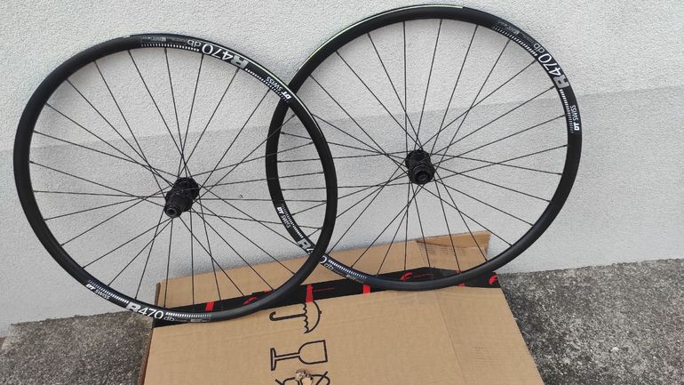 Used Dt Swiss r470 db bike — image 1 of 6