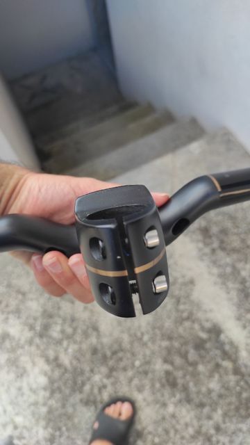 Used BLKTEC r6 2023 bike — image 5 of 9