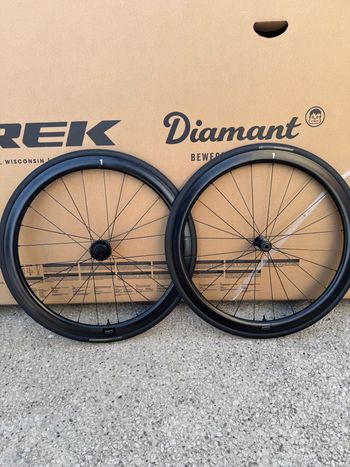 Used Giant SLR 1 42 2023 bike — image 1 of 3
