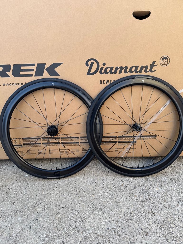 Used Giant SLR 1 42 2023 bike — image 1 of 3