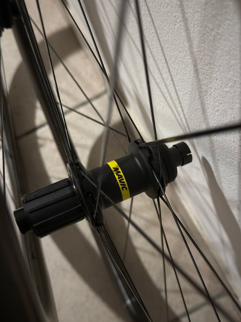 Used Mavic cosmic SL32 2025 bike — image 2 of 4