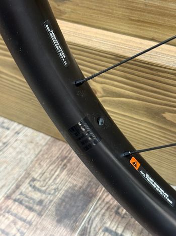Used Giant TRX 2 Carbon Wheelset MX Mullet 29/27.5 2025 bike — image 3 of 6