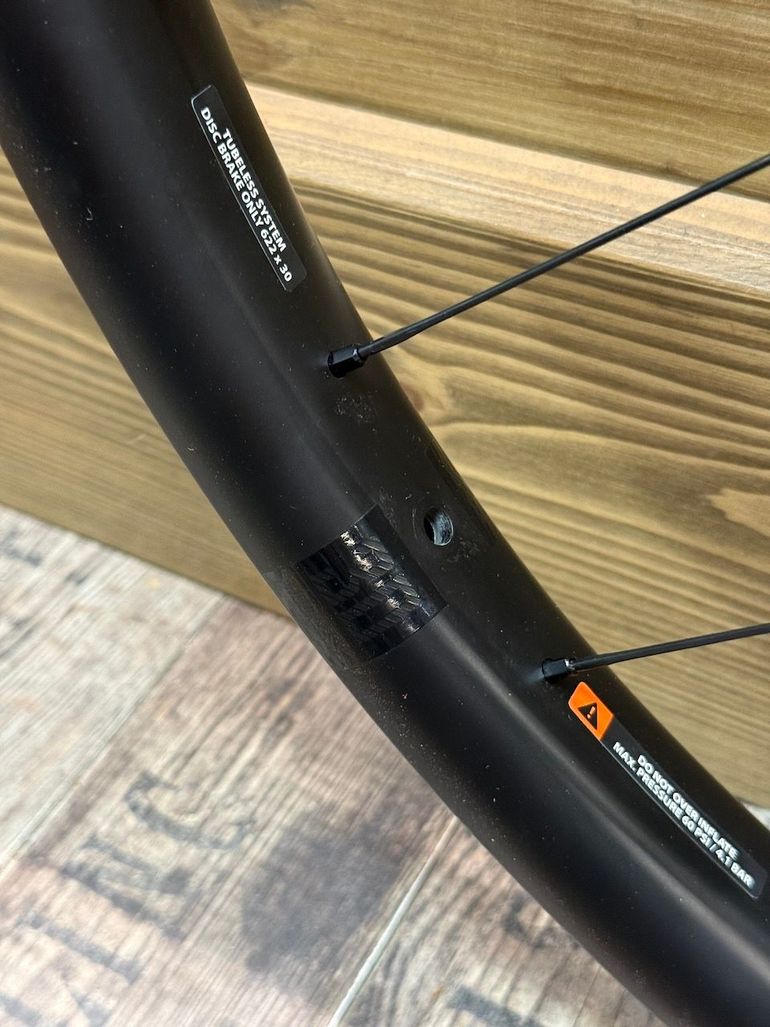 Used Giant TRX 2 Carbon Wheelset MX Mullet 29/27.5 2025 bike — image 3 of 6
